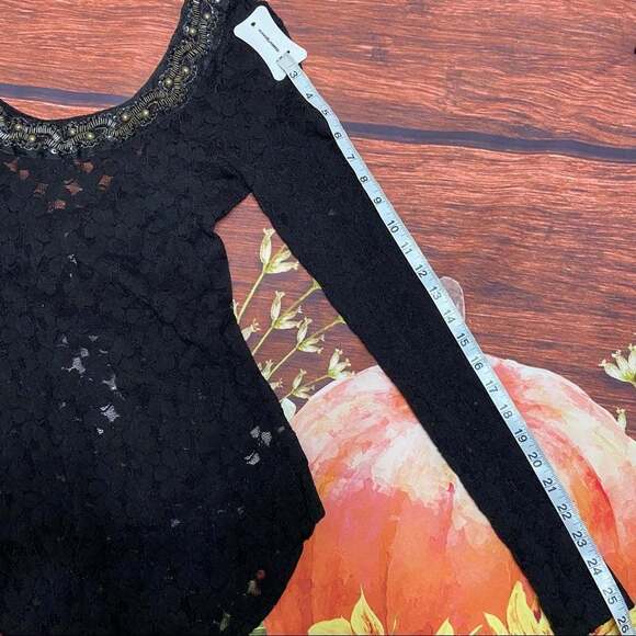 NWT FREE PEOPLE - lace top with sequins beading and scoop back black small - Picture 4 of 11
